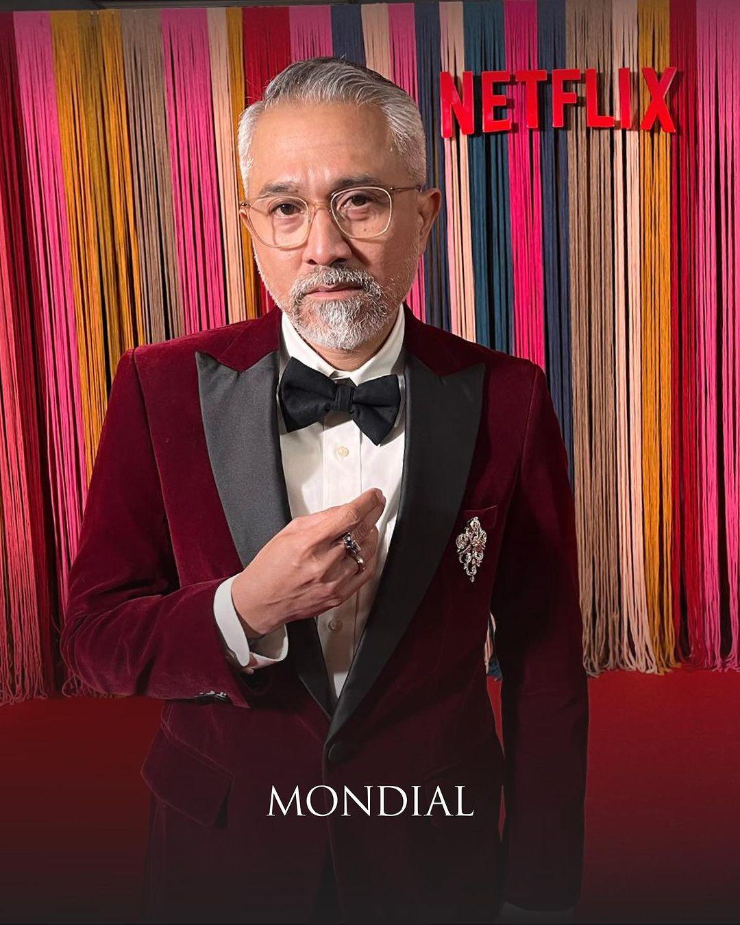 Aktor Lukman Sardi Mengenakan Brooch MONDIAL dari Baroque Collection di Acara Netflix