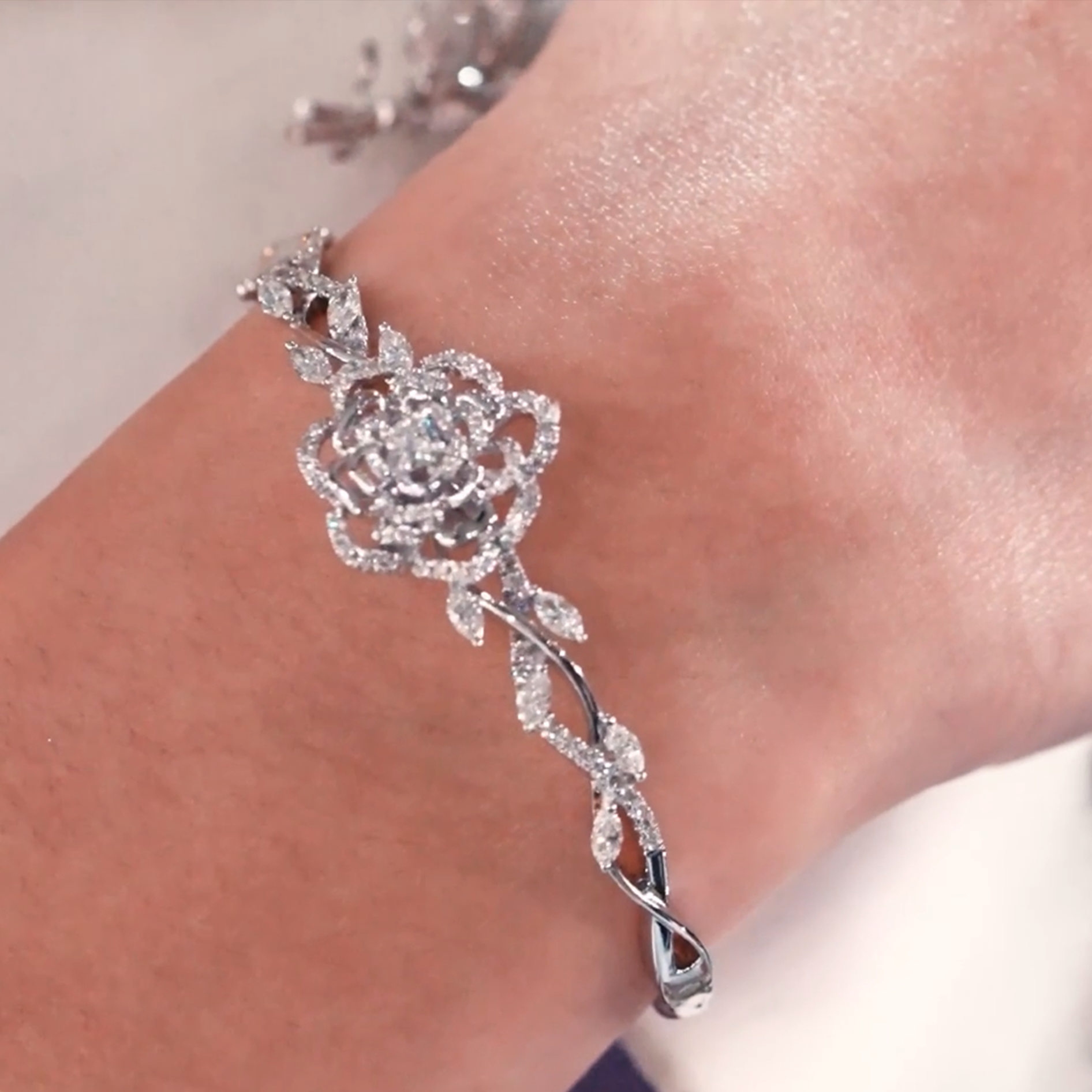 Koleksi Gelang Wanita Love Poetry The Plena Frank & co. x Monica Ivena Terbaru
