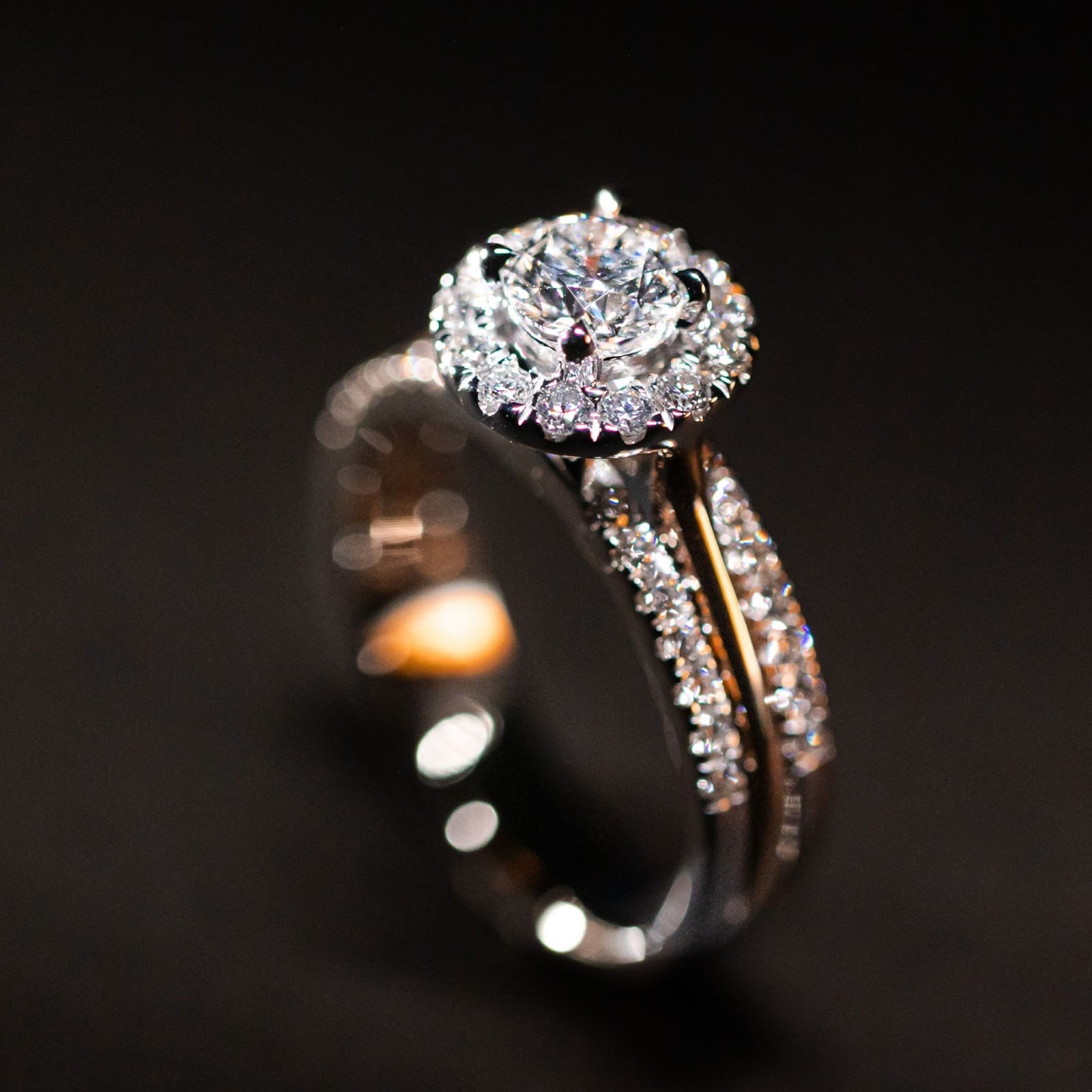 Solitaire Ring Pilihan Terbaik untuk Melamar Kekasih dari Frank & co.