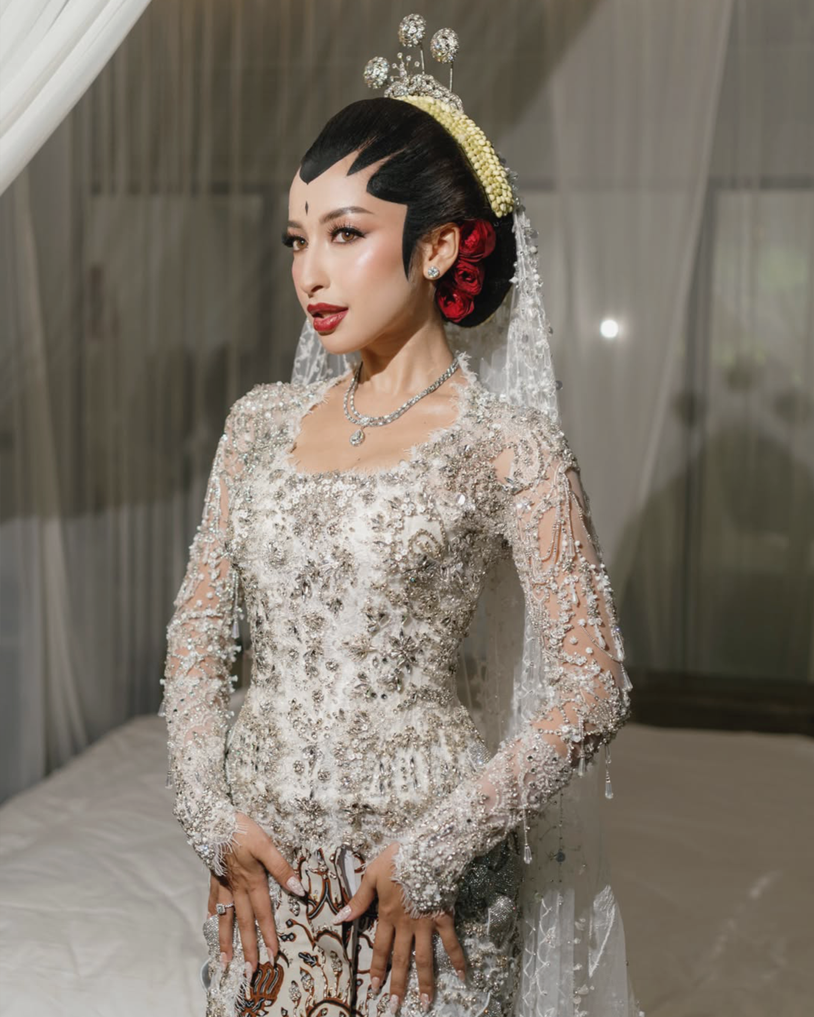 Tampilan Busana Pernikahan Adat Pilihan Jennifer dan Justin