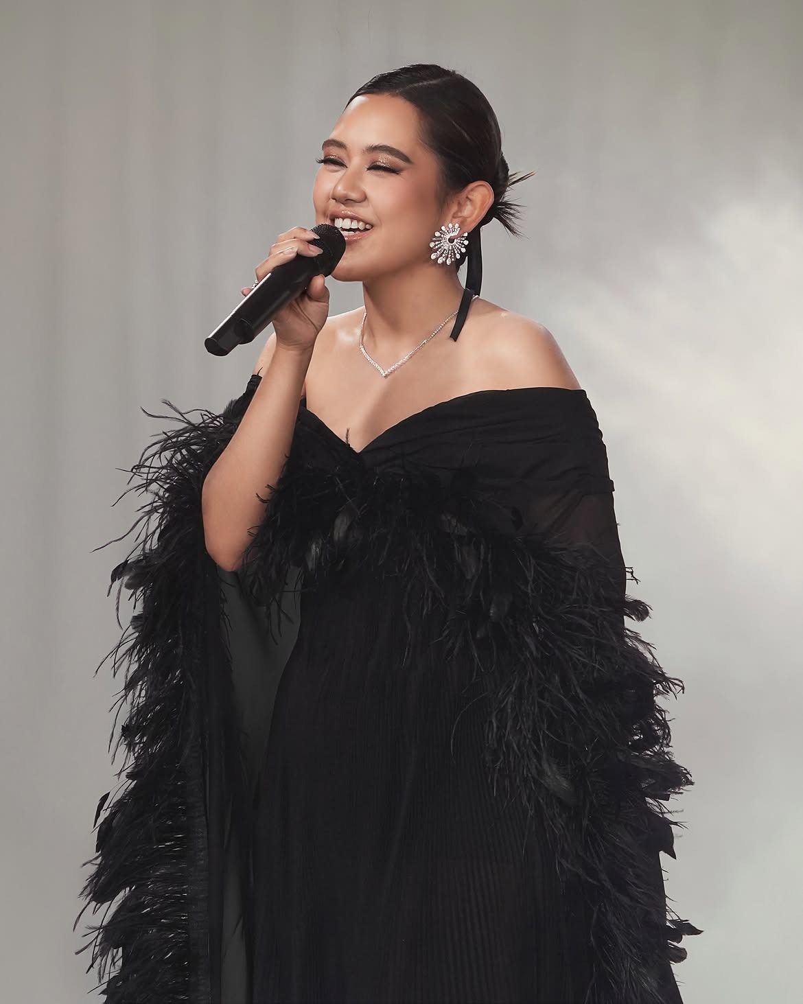 Penampilan Elegan Ziva di Runway Monica Ivena dengan Anting Berlian Mewah Frank & co.