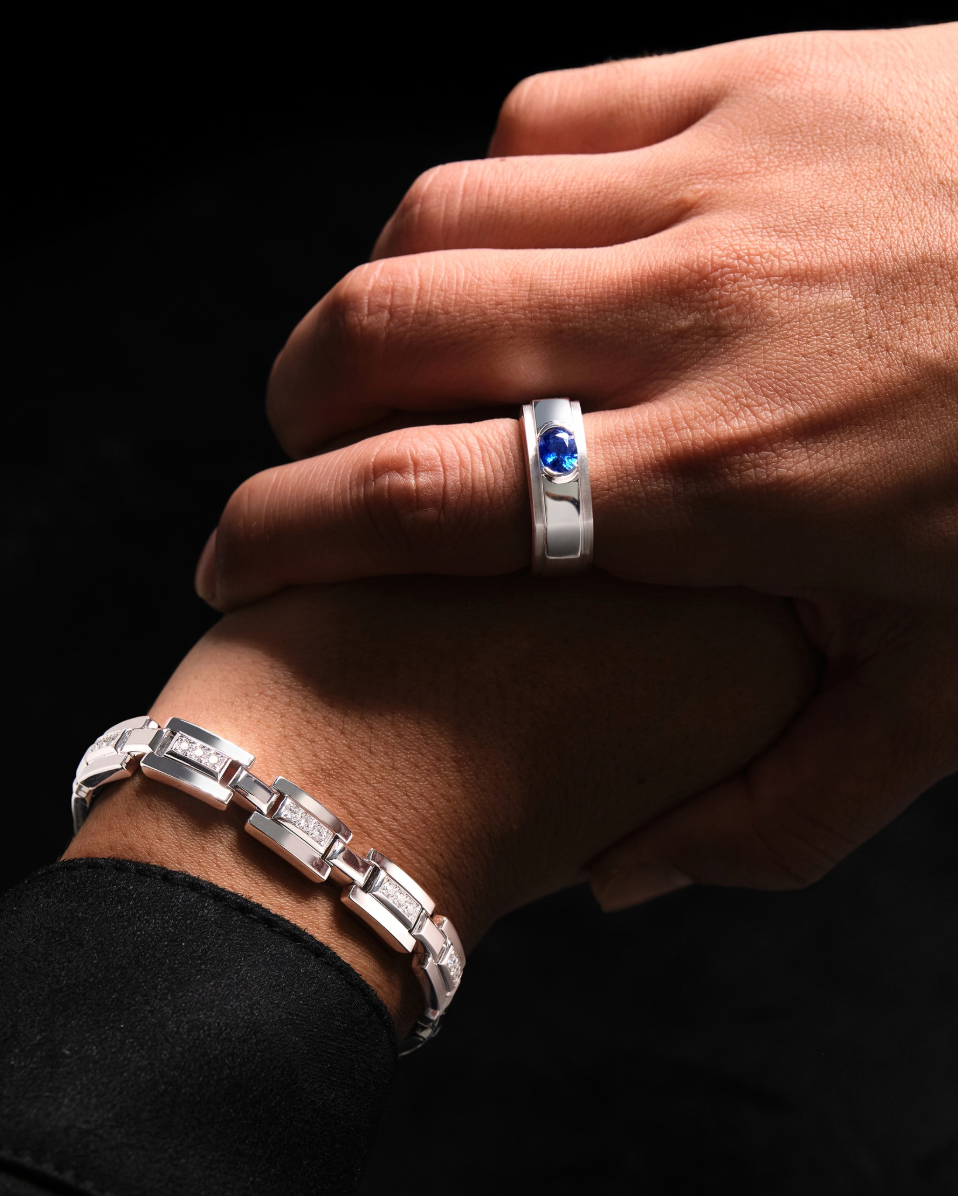 Cincin Safir Kontemporer: Komitmen Fungsional, Safir Biru di Band Maskulin.