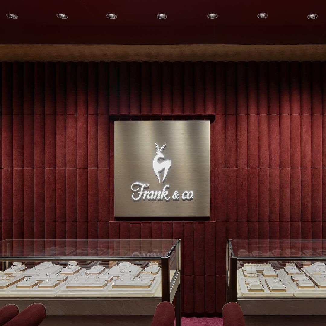 Jewellery Store Frank & co. yang Makin Elegan dengan Nuansa Velvet