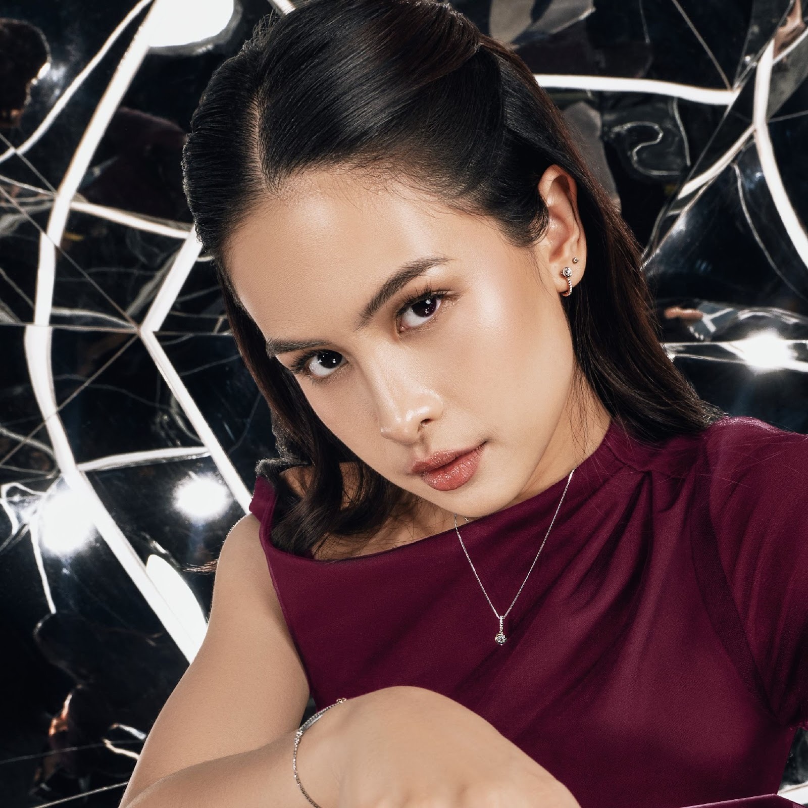 Keindahan Kalung See The Light, Trend Fashion Terkini Untuk Perhiasan Berlian