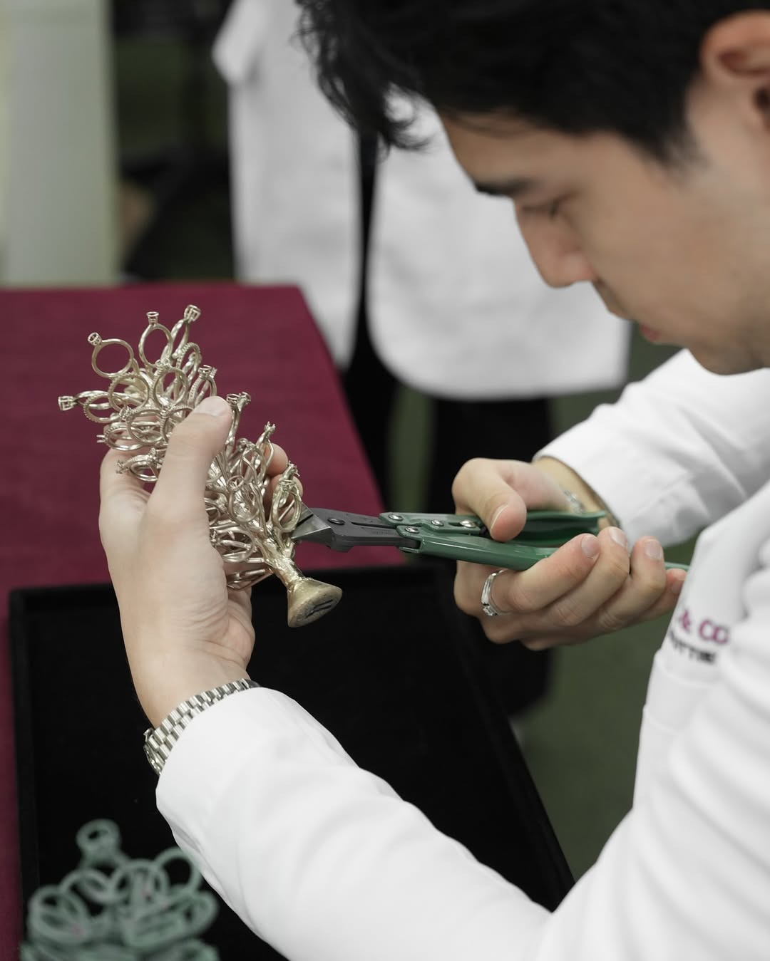 Menyelami Seni Craftsmanship Diamond Jewellery bersama Maxime Bouttier di Frank & co. Manufactory