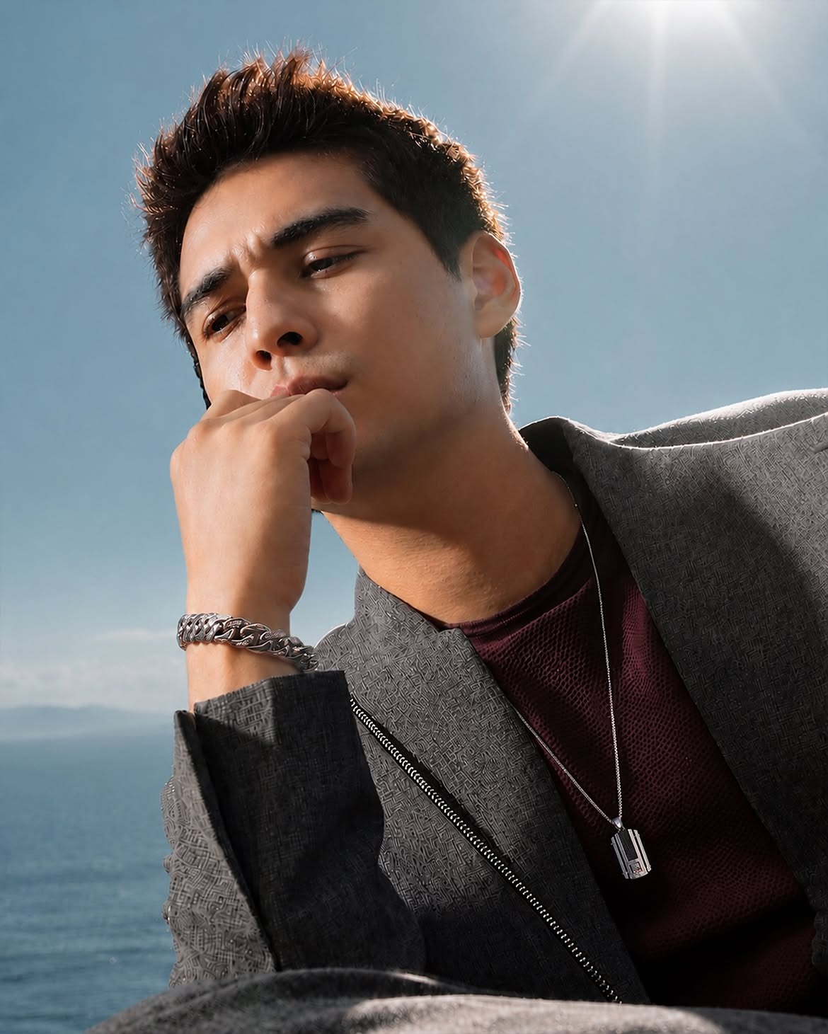 Style Modern Maxime Bouttier dengan Kalung Berlian Pria Frank & co.