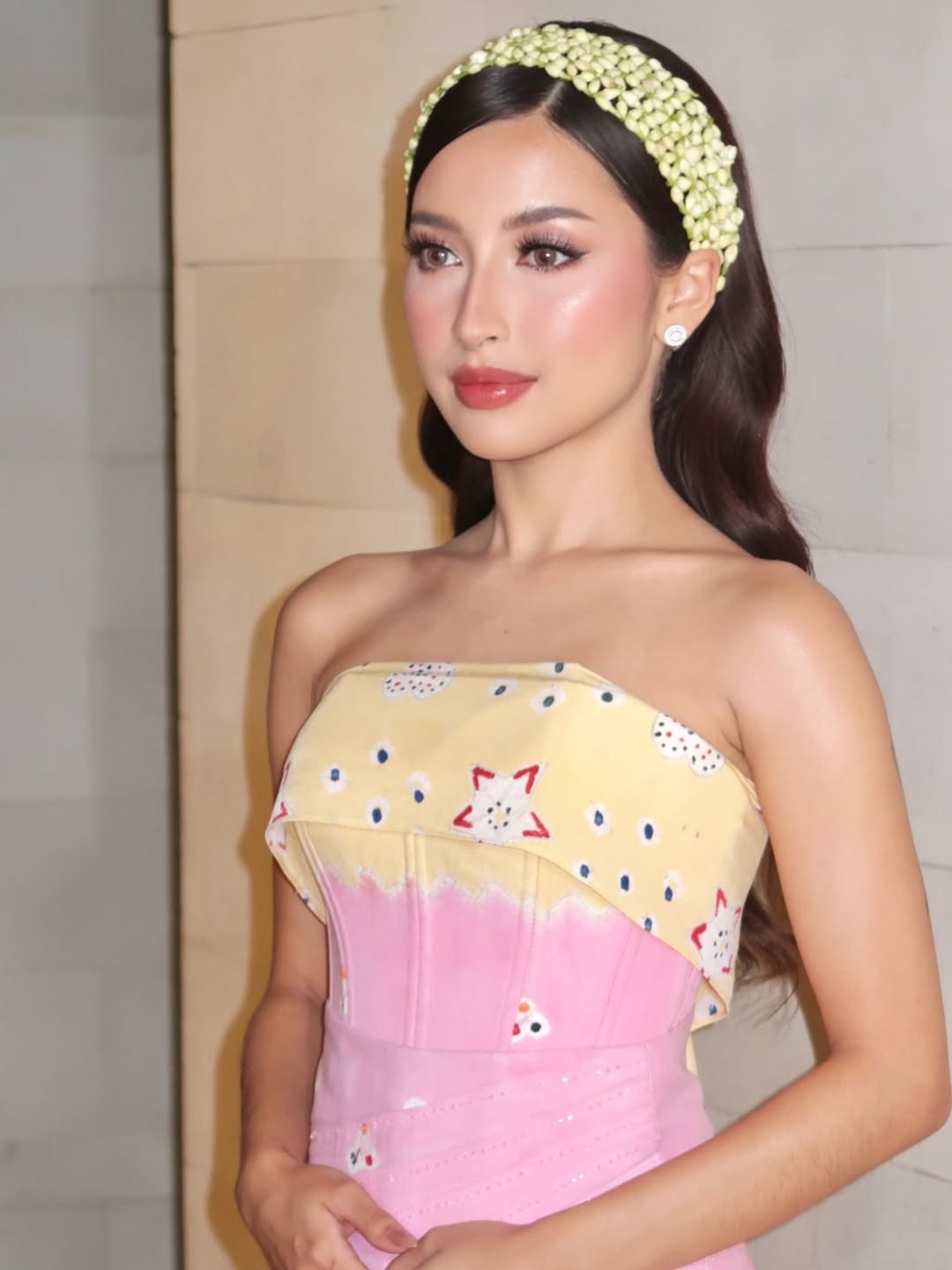 Perhiasan Berlian dari Frank & co. Lengkapi Look Jennifer Coppen