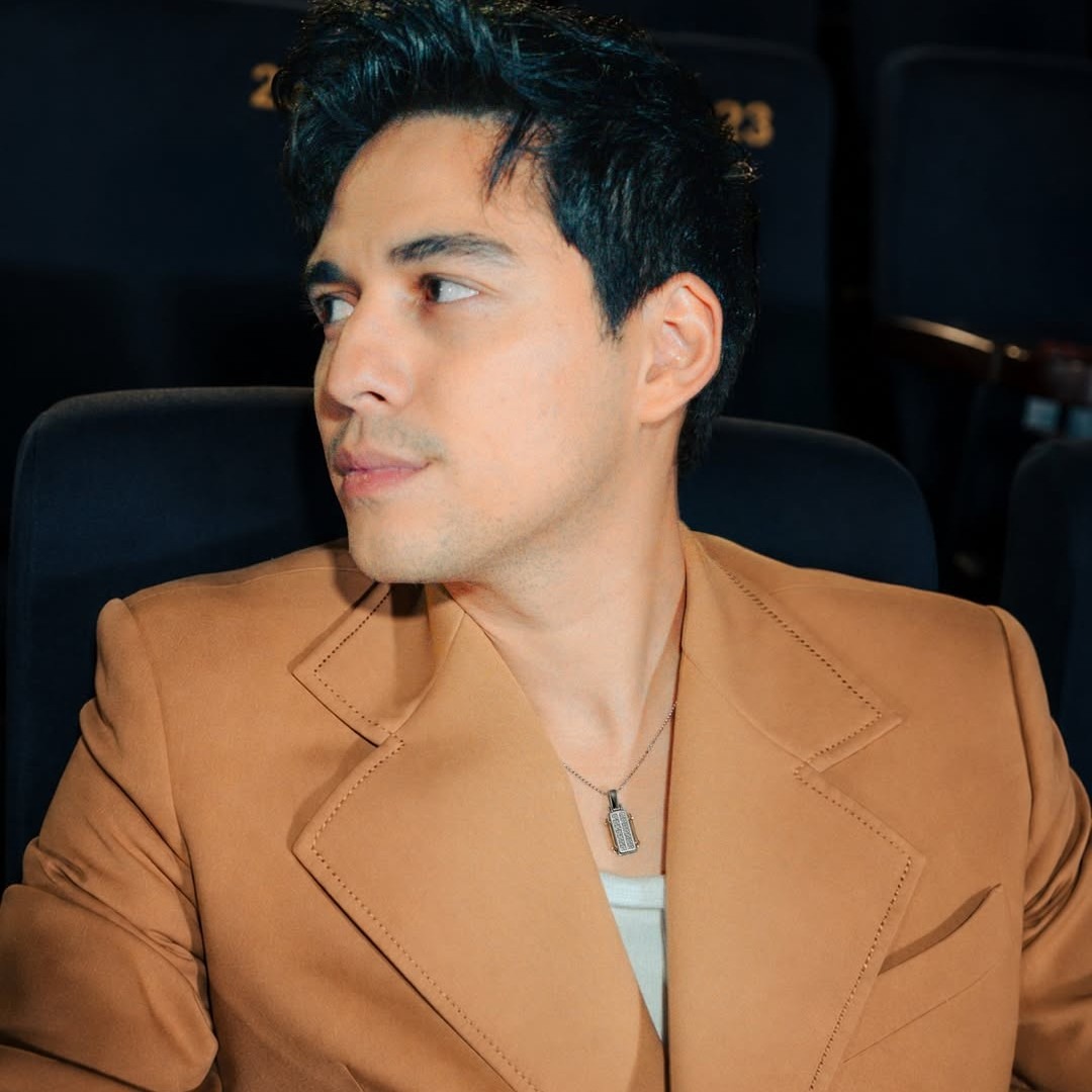 Maxime Bouttier dengan Kalung Pria Frank & co. yang Mempesona