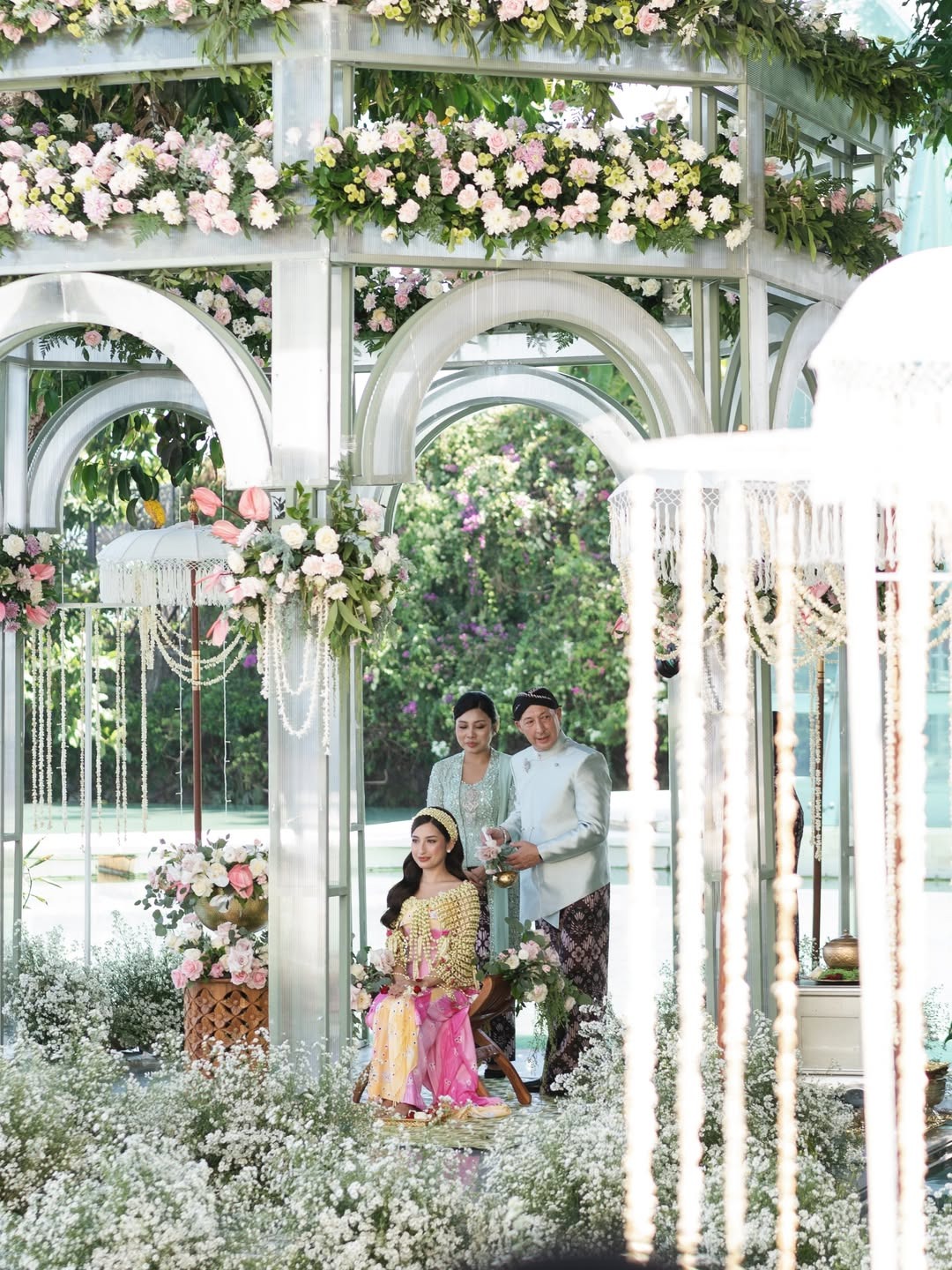 Suasana Sakral dan Penuh Haru di Momen Siraman Jennifer Coppen