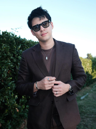 Kalung Pria Stylish Untuk Tampil Mewah di Hari Raya ala Maxim