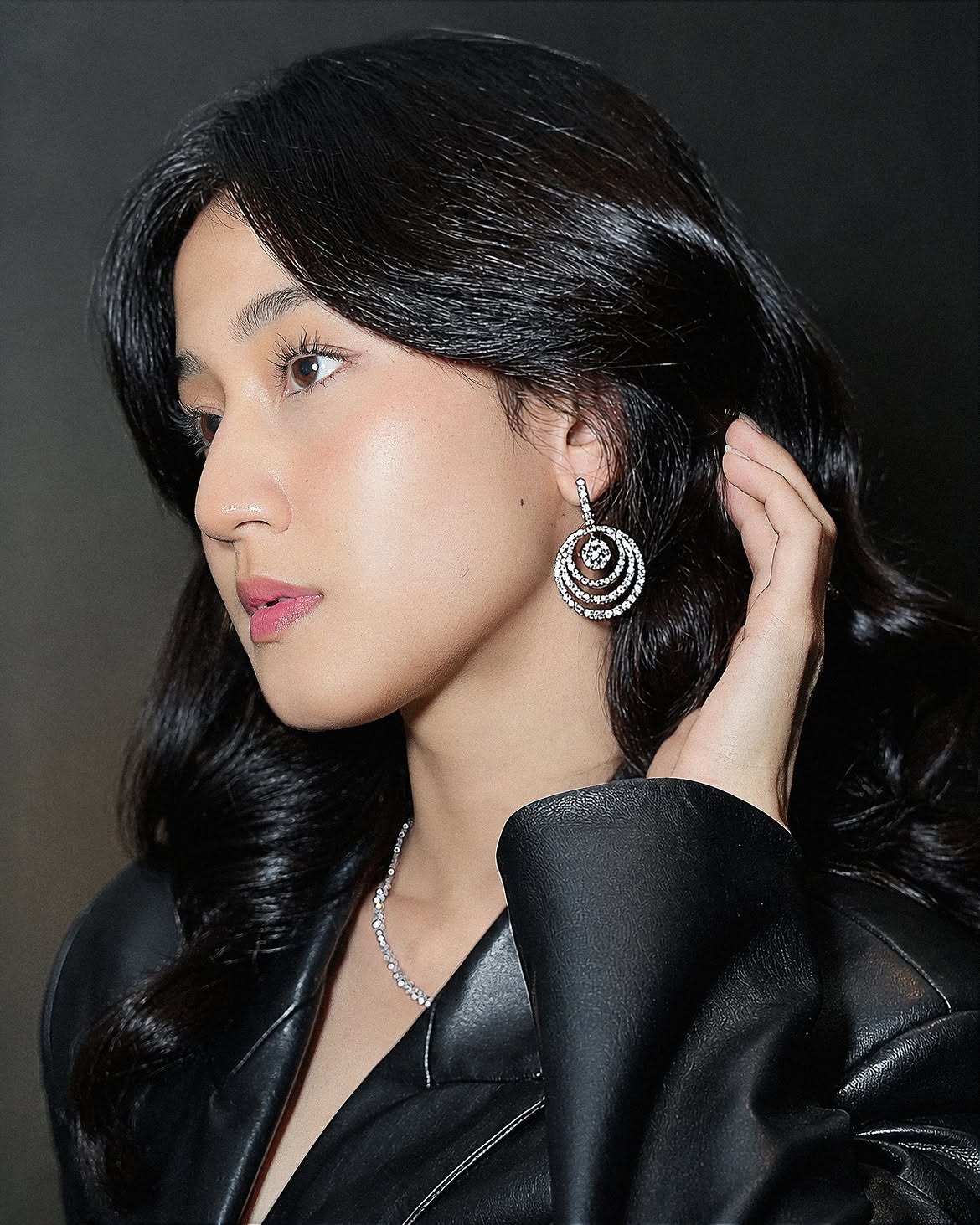 Keisya Levronka Tampil Memukau dengan Perhiasan Wanita Frank & co. di Show Monica Ivena