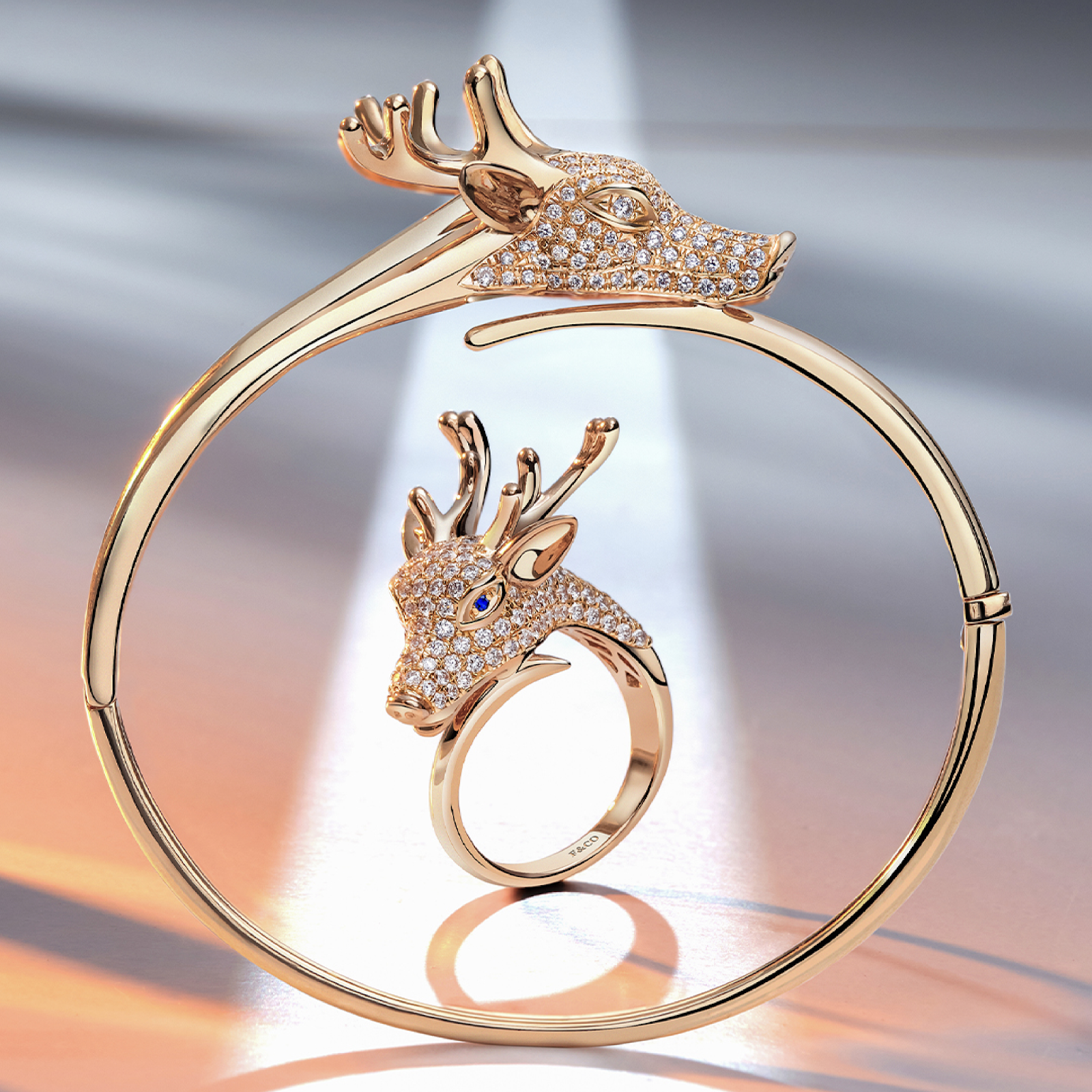 Gelang Wanita Berlian Menonjolkan Glamorous Celebration Look Mewah