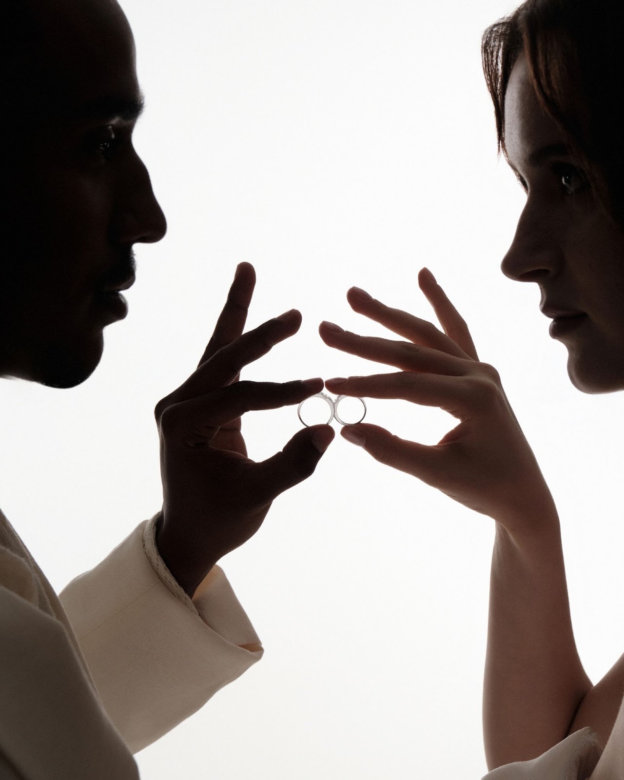 Dalam kilau Love Poetry, mengabadikan janji cinta abadi yang tak terhingga.