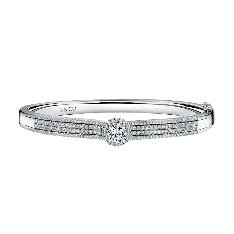 Detail Perhiasan Frank Fire dengan Natural Diamond untuk Kado Pernikahan Teman yang Penuh Makna