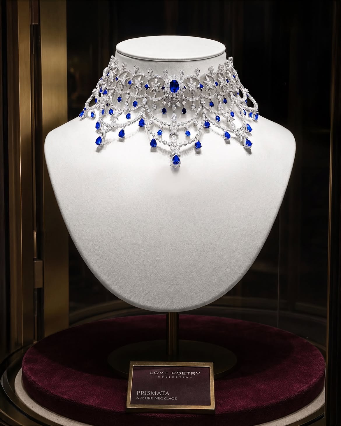 Prismata Azura Necklace memancarkan kilau natural diamond dalam karya Love Poetry Reimagined