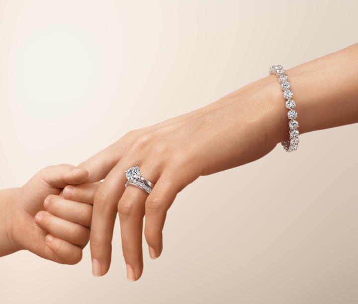 Berlian Natural Elegan Sebagai Kado Spesial Penuh Makna Untuk Istri Melahirkan