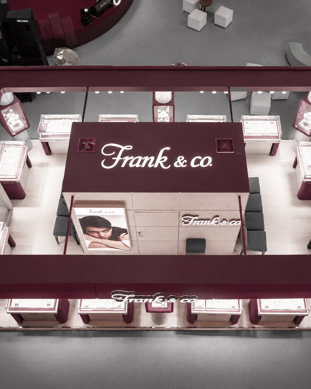 Suasana exhibition &ldquo;Frankly, That&rsquo;s Love&rdquo; Frank & co. di Atrium Tunjungan Plaza 3 Surabaya