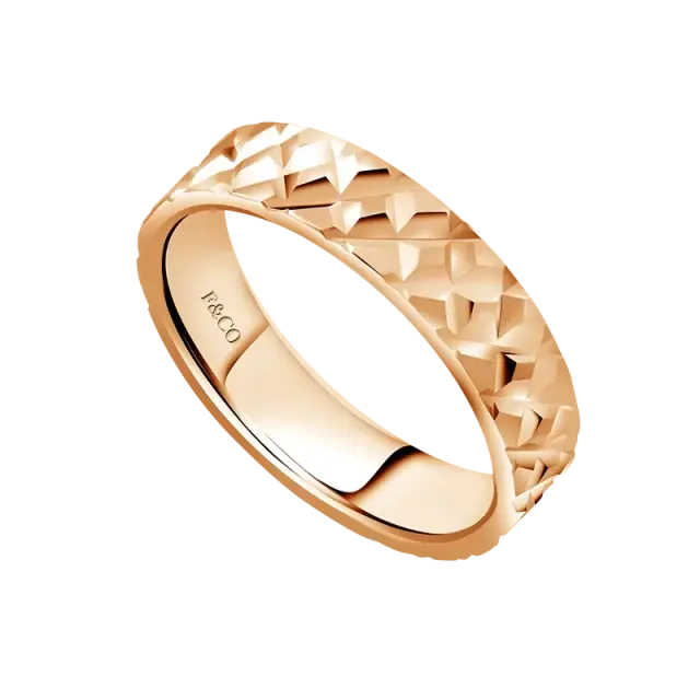 Inspirasi Intimate Wedding dengan Love Poetry Diamond Couple Ring yang Memiliki Desain Berlian Timeless