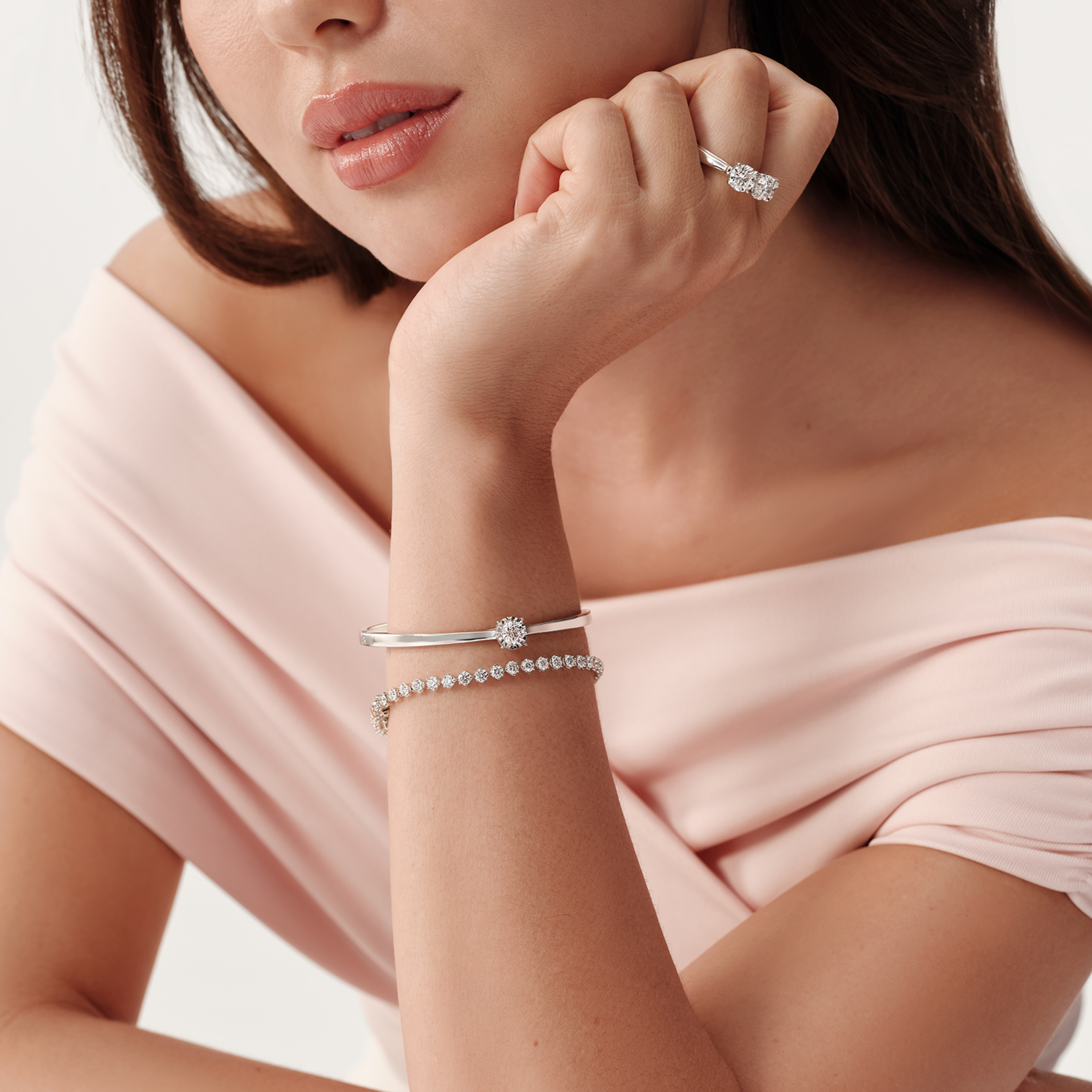 Pesona Bangle Berlian yang Sempurna untuk Momen Intimate Wedding