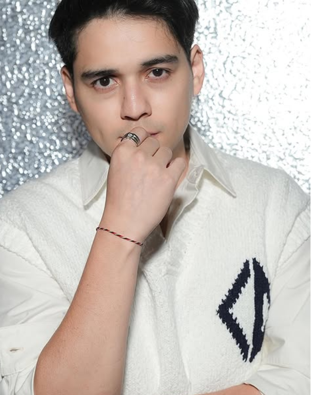 Maxime Bouttier Memakai Cincin Pria Frank & co.