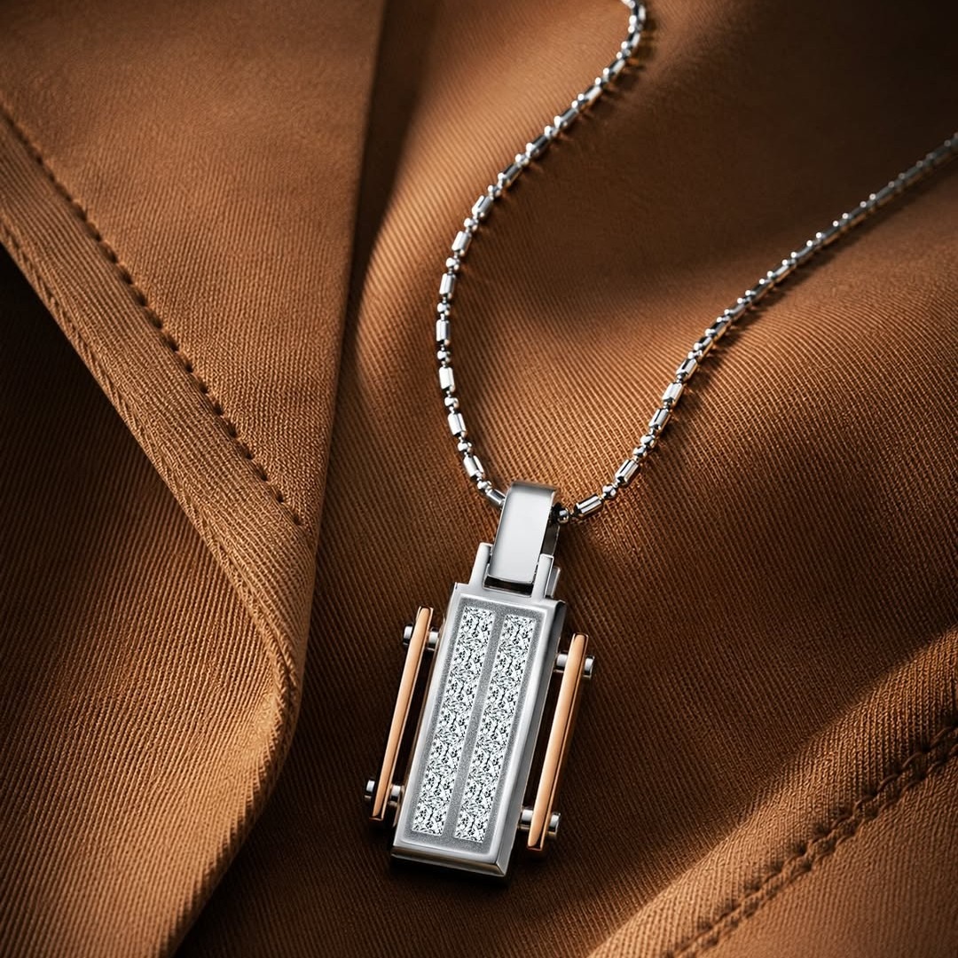 Kalung Pria Two Tone Frank & co. yang Dikenakan Maxime