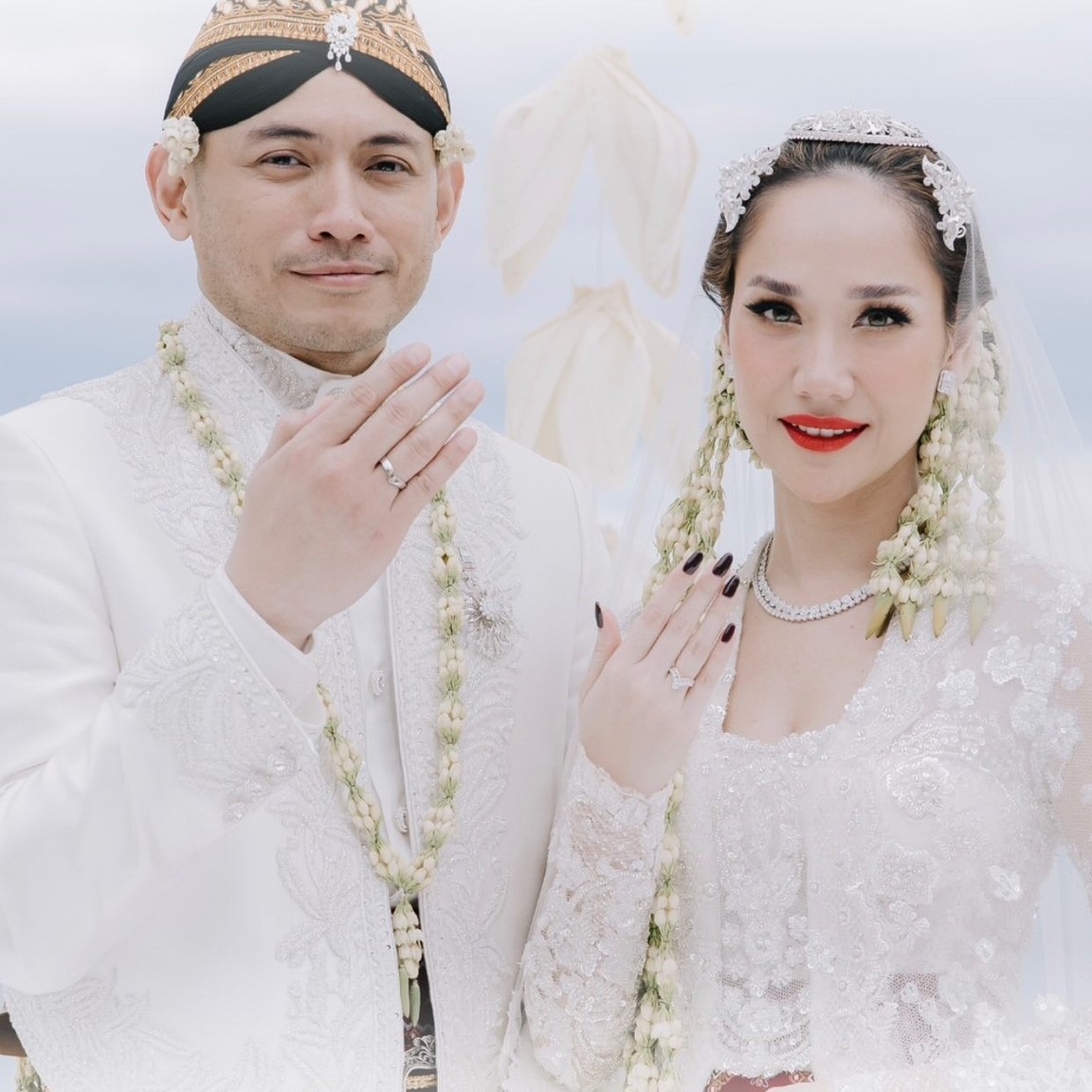 Custom Cincin Kawin dengan Ukiran Frank & co.