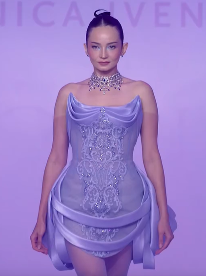 Enzy Storia Tampil dengan Prismata Azura Necklace dan Gaun Couture Monica Ivena