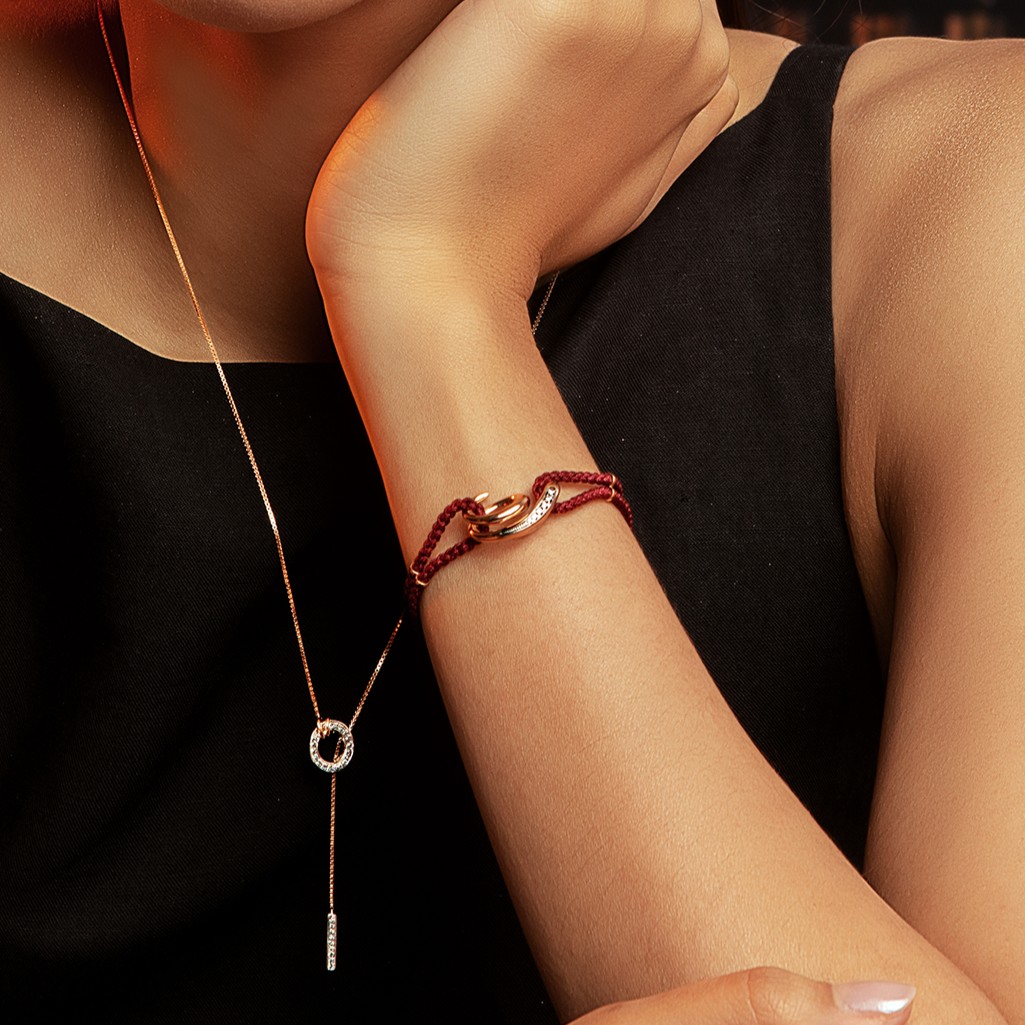Mix and Match Gold Diamond Bracelet See The Light Untuk Outfit Daily Look