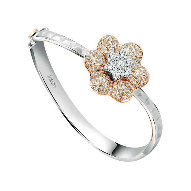 Keindahan Bunga Water Lily Diwujudkan dalam Water Lily Serenade Lily Bangle