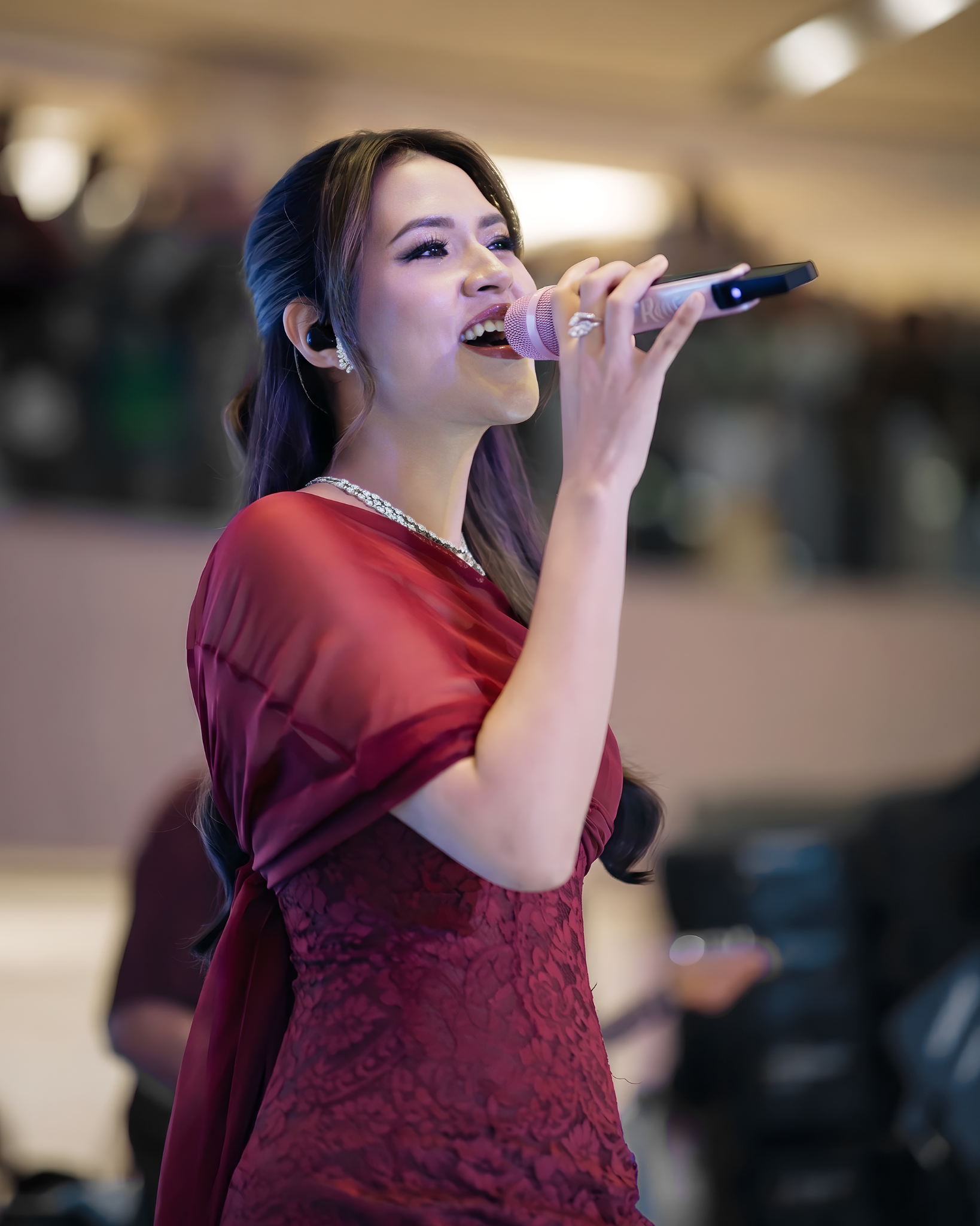 Pesona Raisa di Momen Exhibition Anniversary Frank & co. di Surabaya