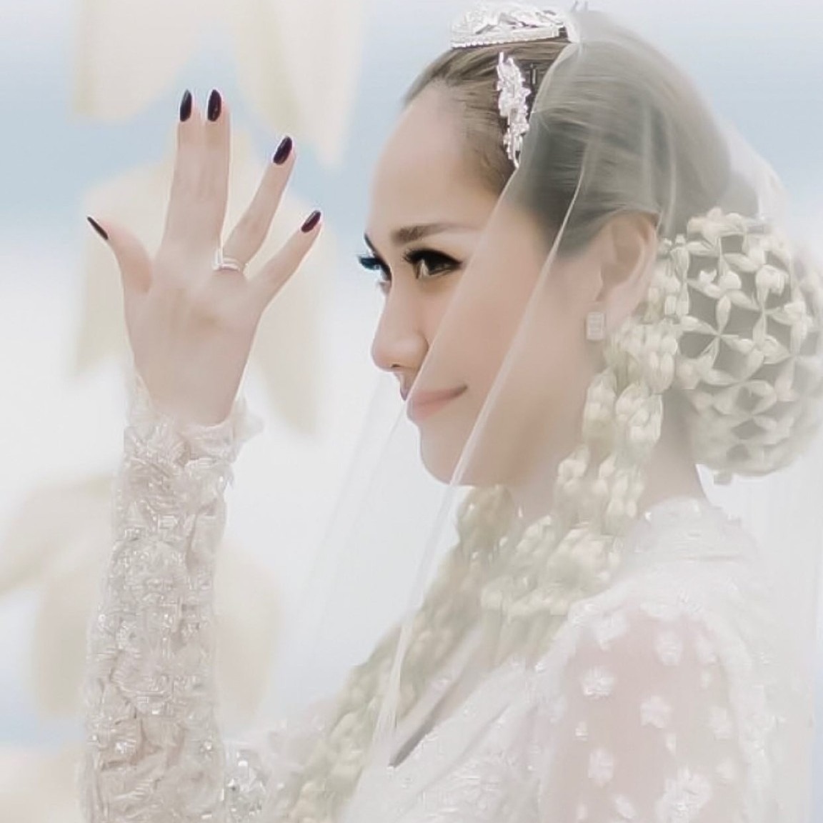 Inspirasi Custom Cincin Kawin dengan Ukiran ala BCL