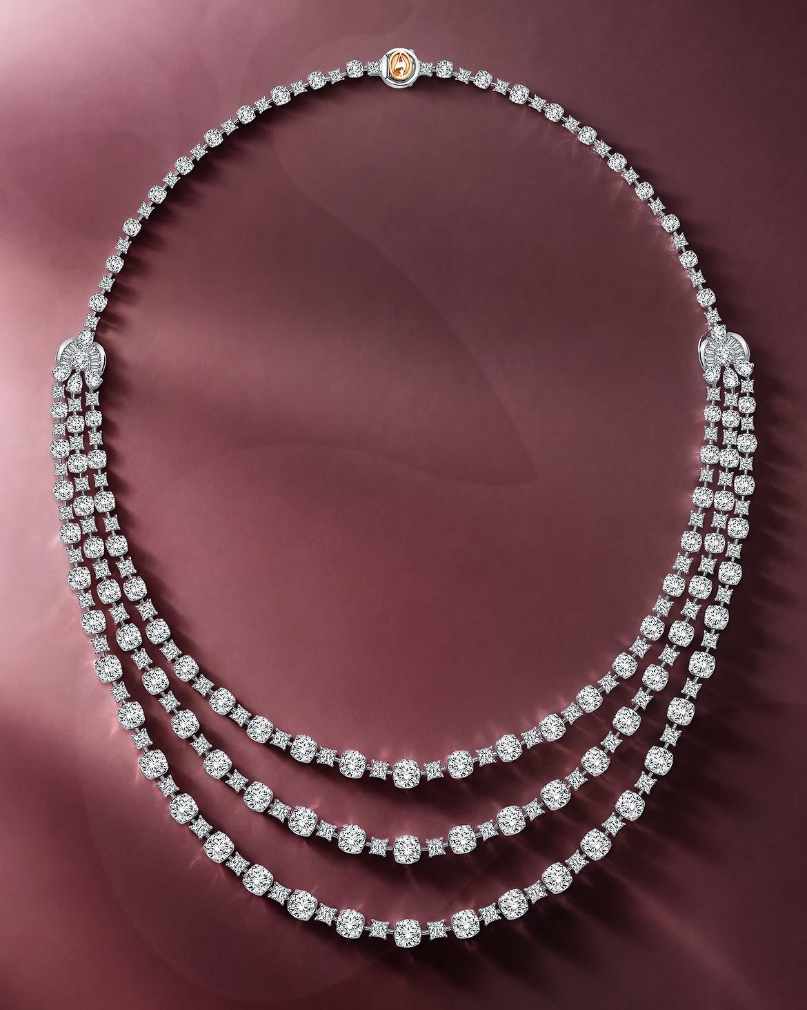 Kalung Frank Fire dengan Berlian yang Mewah dan Timeless
