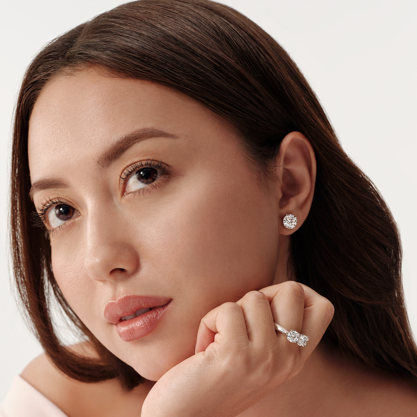 Kilau Diamond Earrings yang Mempesona untuk Pancarkan Pesona Pengantin