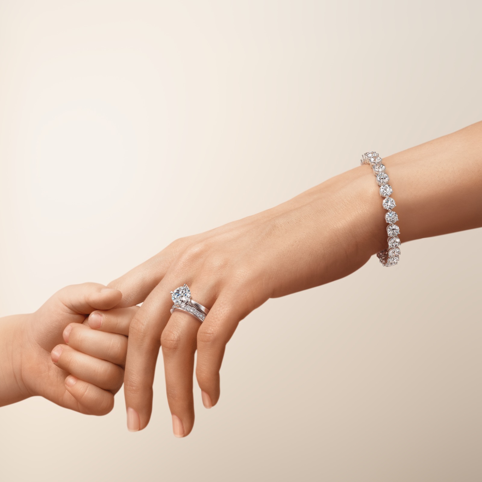 Perhiasan Natural Diamond Menjadi Pilihan Hadiah untuk Ibu yang Istimewa dan Penuh Makna