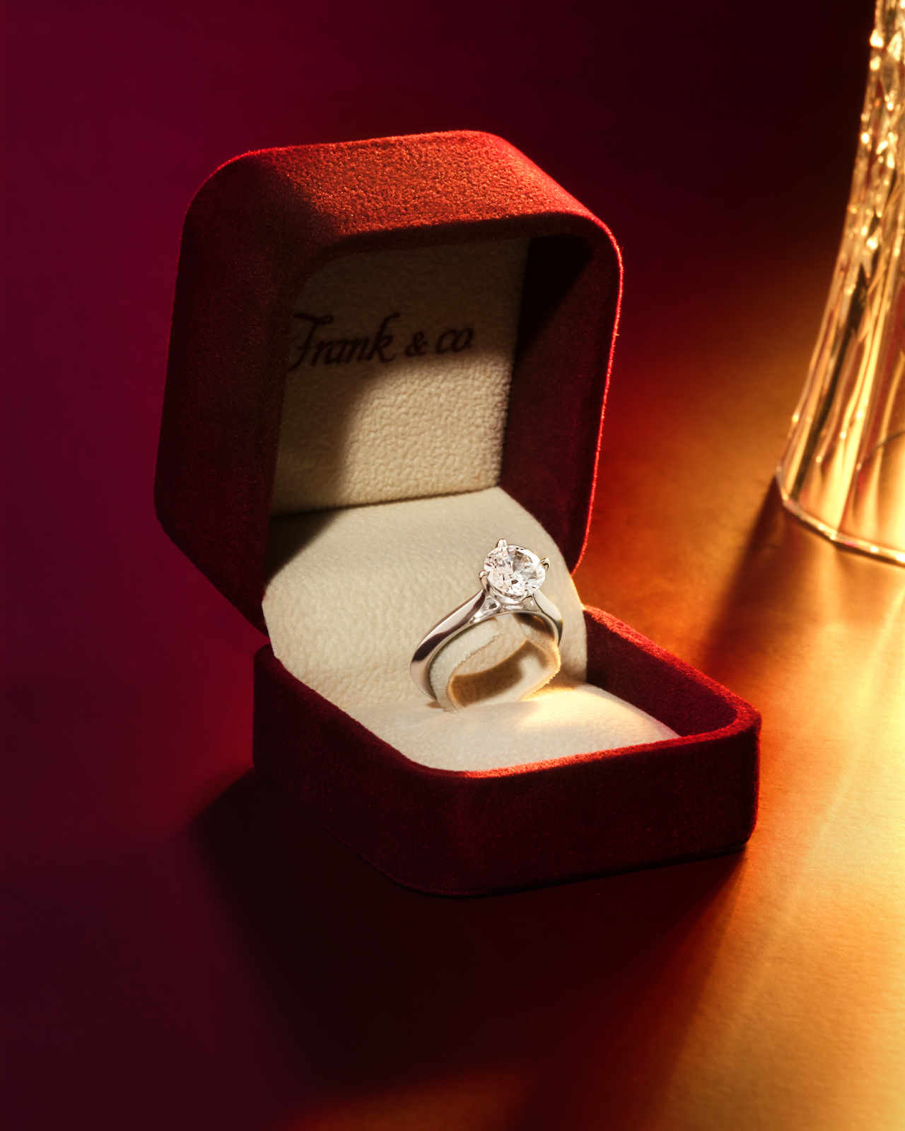 Cincin Frank & co. Sebagai Hadiah Anniversary Pernikahan yang Romantis