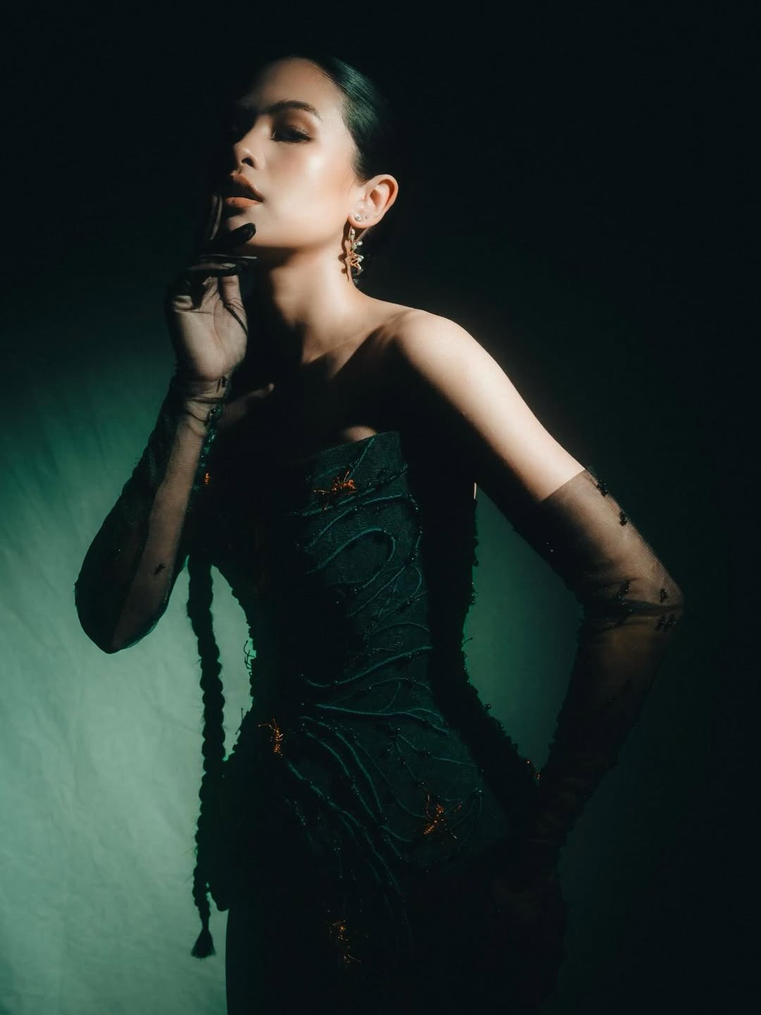 Kreasi Diamond Jewellery Maudy Ayunda dan Frank & co. untuk Premiere Para Perasuk