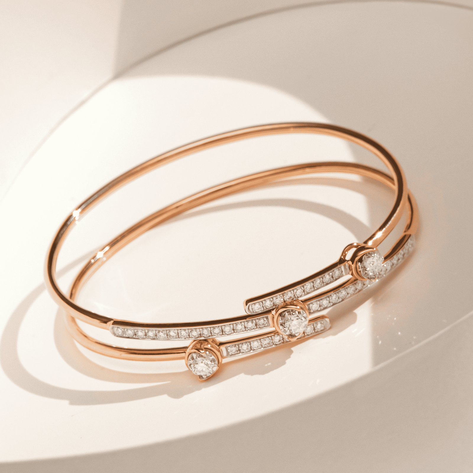 Bangle berlian mewah dari See The Light by Maudy Ayunda