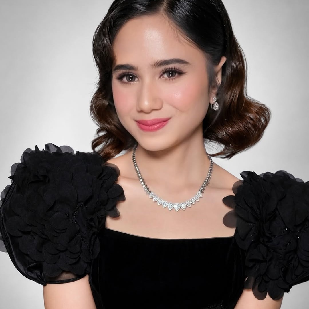 Pesona Tissa Biani dalam Balutan Diamond Necklace Frank & co.