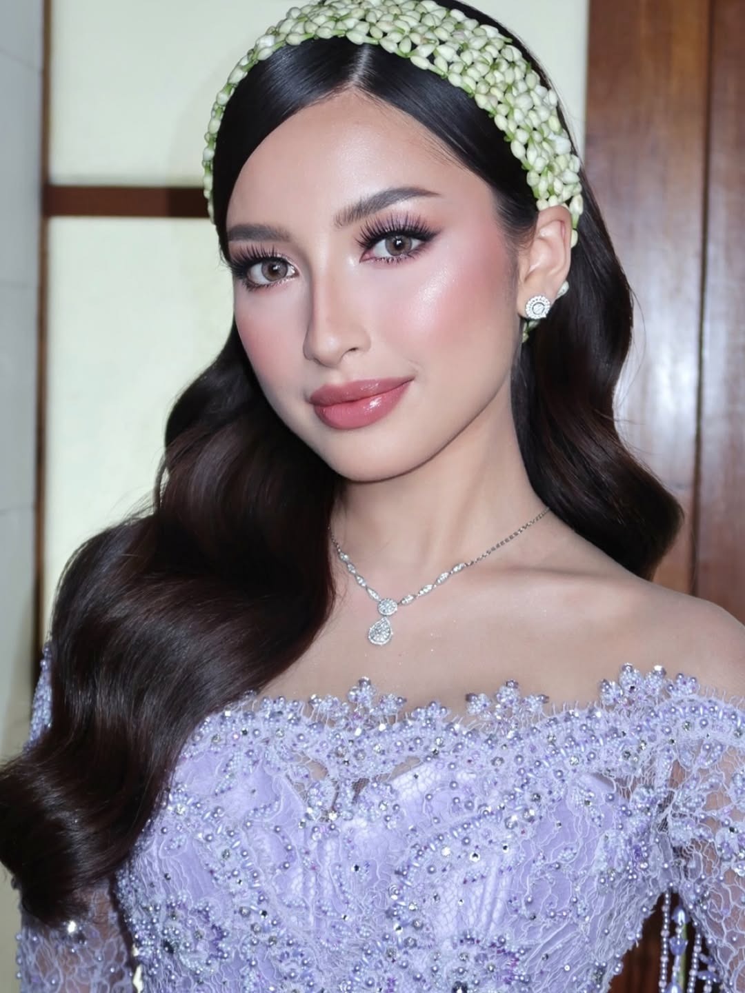 Set Perhiasan Berlian Alami dari Frank & co, untuk Jennifer Coppen di Momen Istimewanya