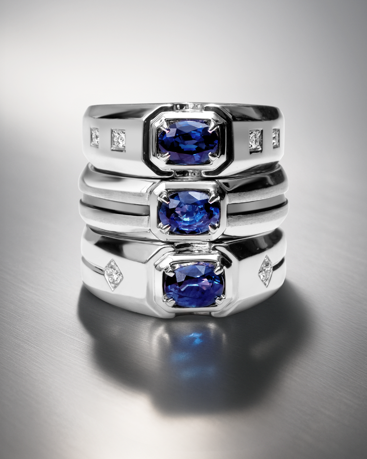 Kemewahan Blue Sapphire Untuk Cincin Tunangan Pria Modern