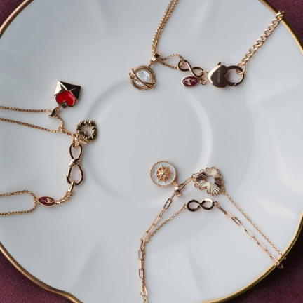 Tambahan Charm Gold 18k pada Gelang Wanita Anda