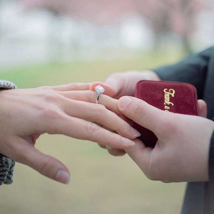 Model Cincin Terbaru yang Dikenakan Luna Maya