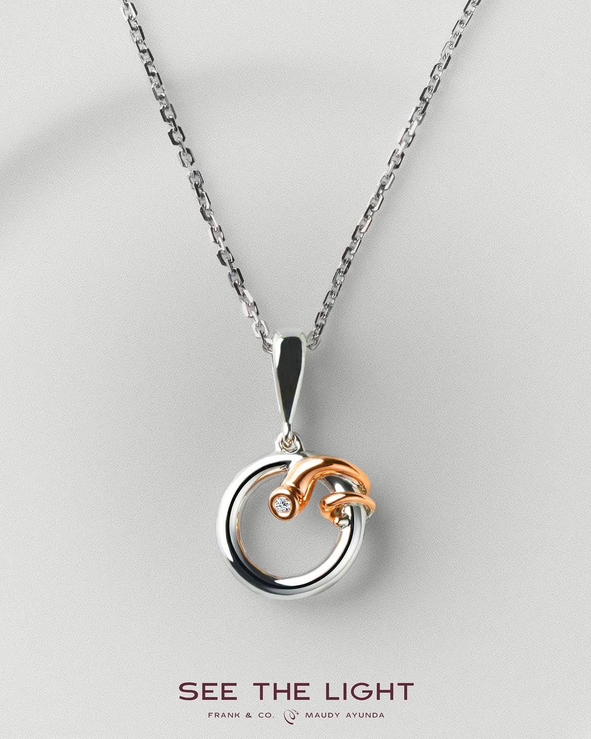 Kalung Emas Putih Frank & co. dengan Liontin Berlian untuk Momen Spesial