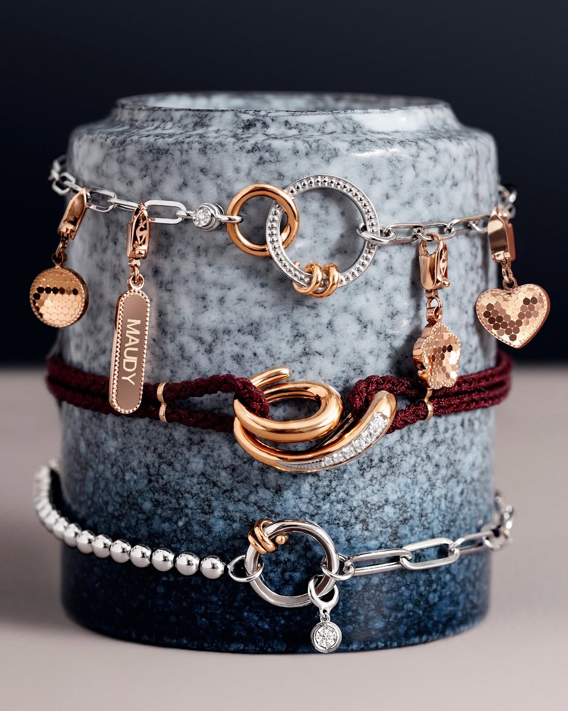 Gelang Liontin Frank & co. dengan Inisial Sebagai Personal Jewellery Bermakna