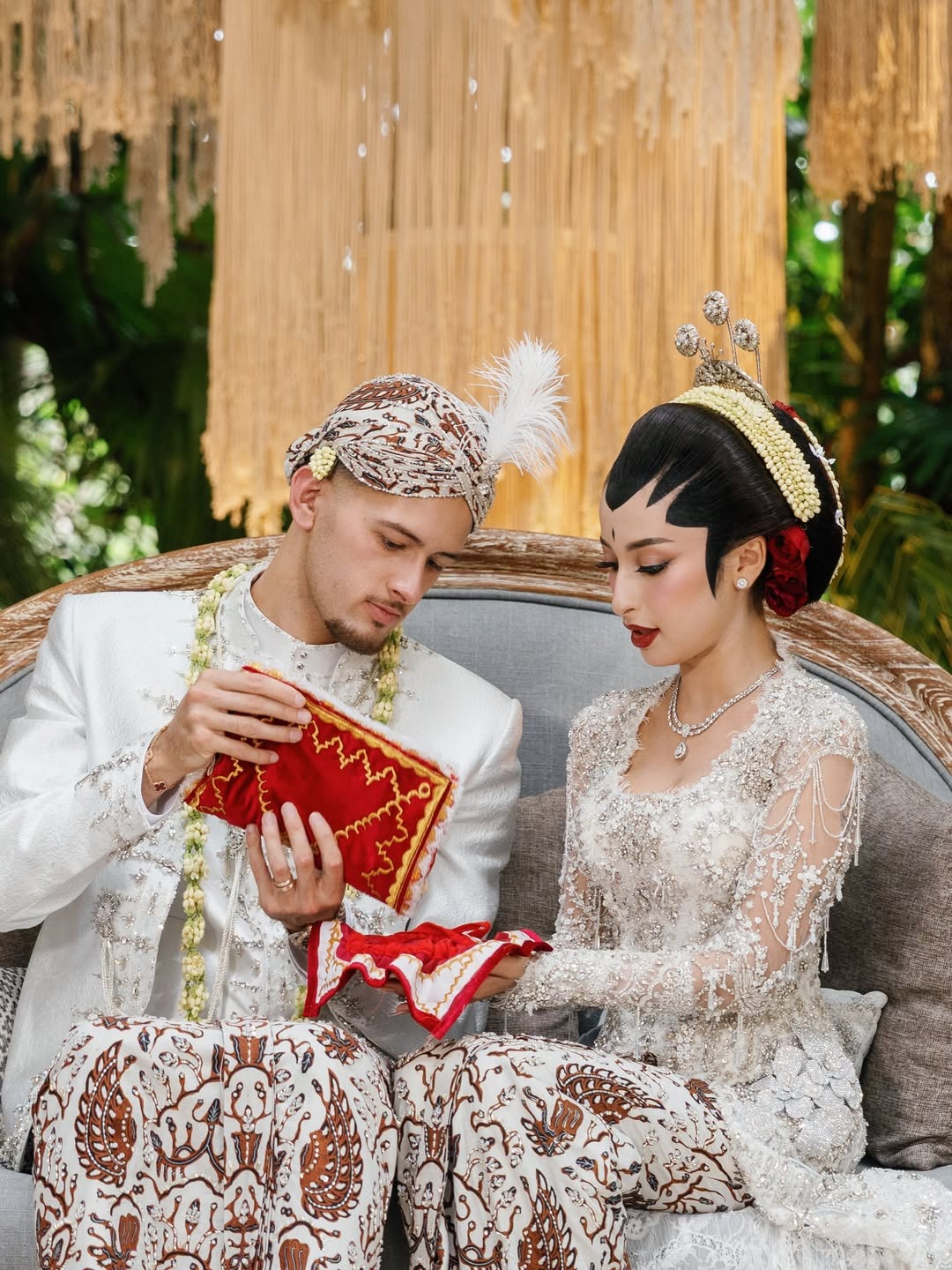 Keistimewaan Wedding Ring Frank & co. yang Dipakai Jennifer Coppen dan Justin Hubner