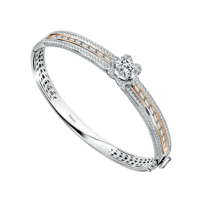 Perpaduan Two Tone dan Berlian Solitaire pada Deer Element Solitaire Bangle