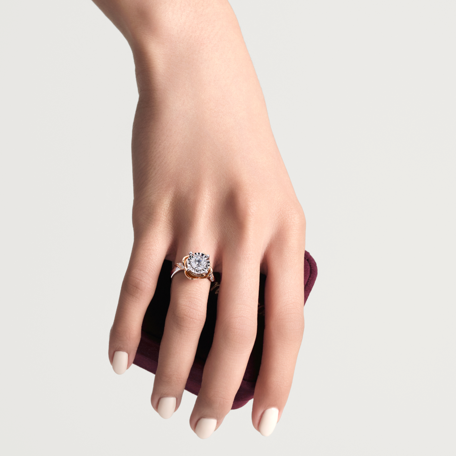 Cincin Tunangan Terkini dengan Hiasan Berlian Alami Pilihan Favorit Pasangan Masa Kini