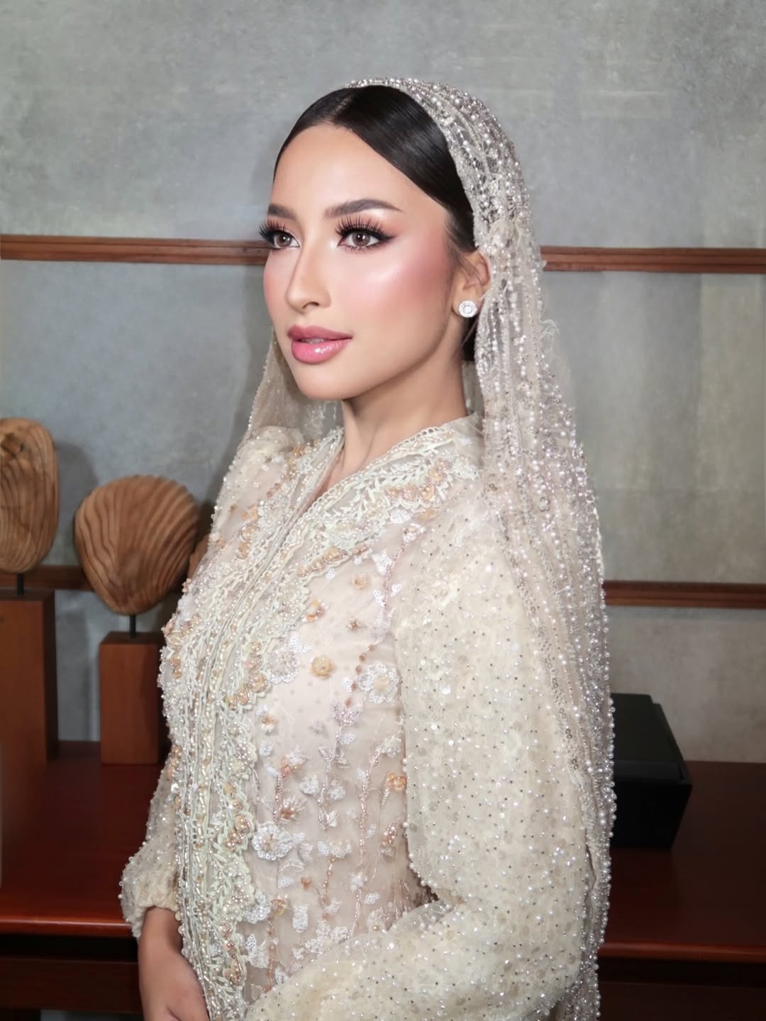 Kilauan Berlian Alami Frank & co. untuk Jennifer Coppen Saat Prosesi Qur&rsquo;an Recitation
