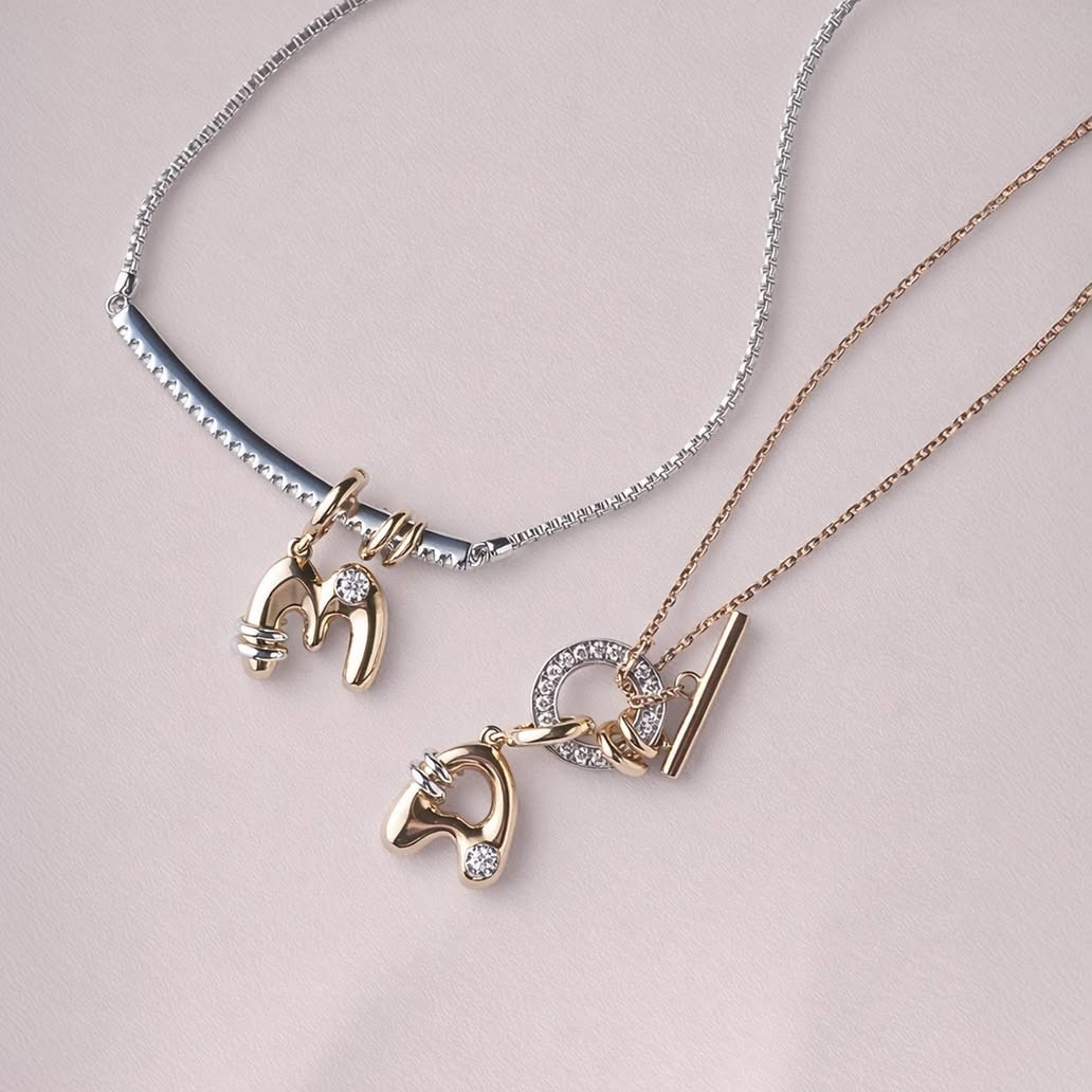 Liontin Inisial Meant For Me dengan Charm Terbaru dari Frank & co.
