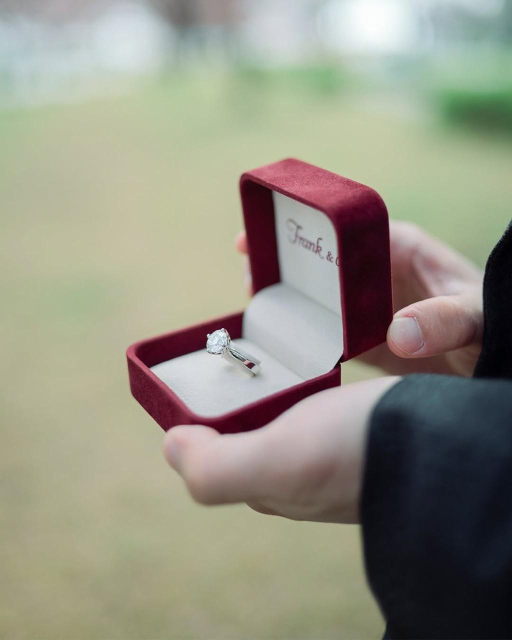Pesona Engagement Ring Frank & co. Pilihan Maxime Bouttier dan Luna Maya 